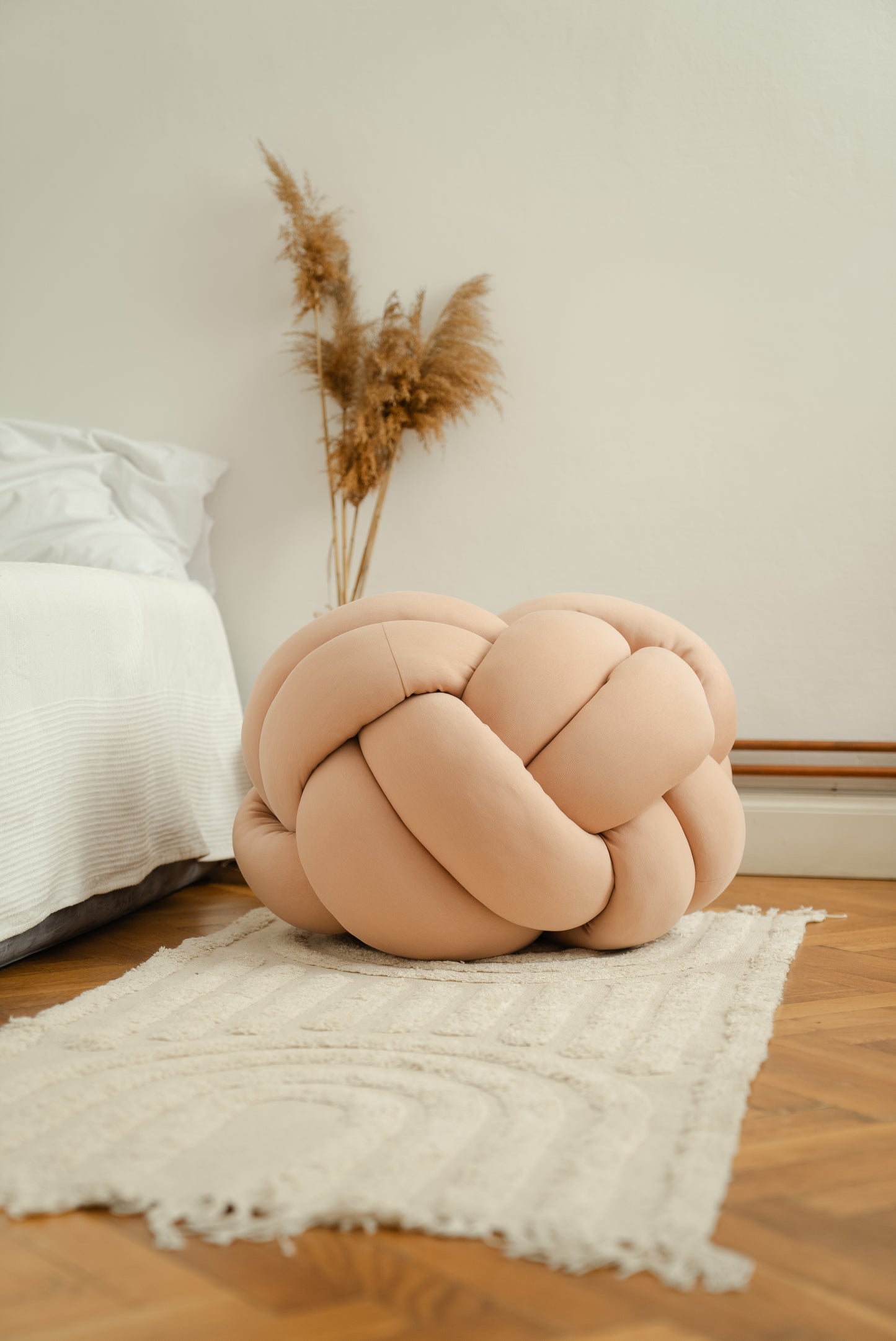 Knot pouf