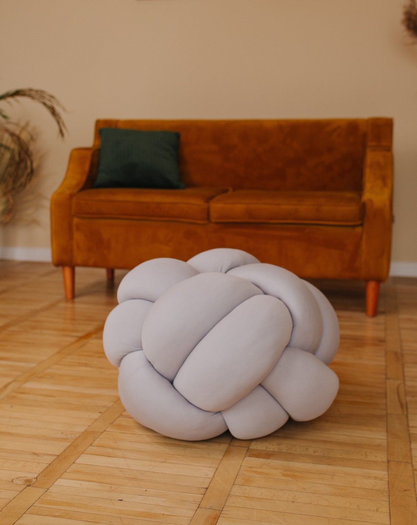 Knot pouf